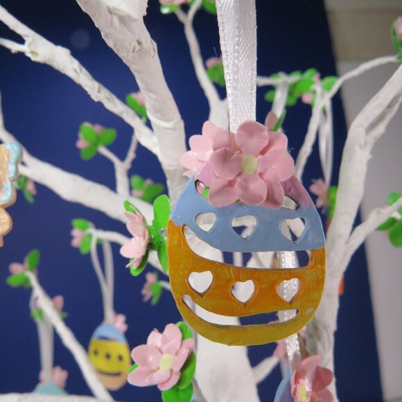 Spring Tree 16" tall Base 3 1/2" x 4" wide Hand Painted - Picture 12 of 12